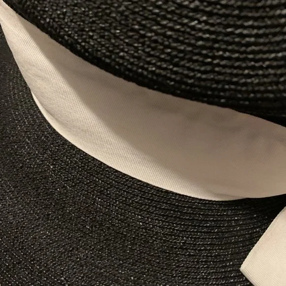 NWOT BCBG Max Azria Cap Sun Hat White Ribbon Band display picture 2